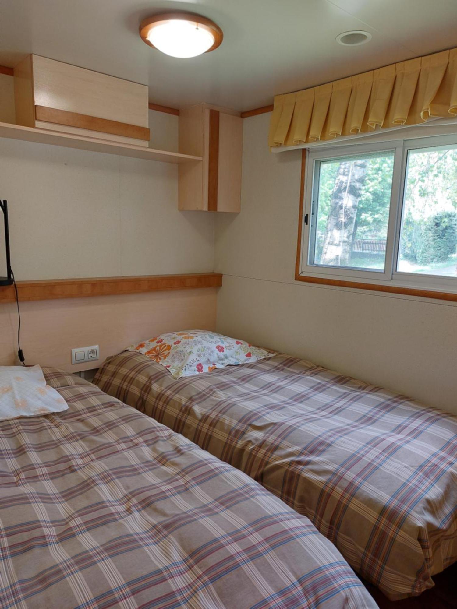 Camping L'Enclave Mobil-Home Estavar Bagian luar foto