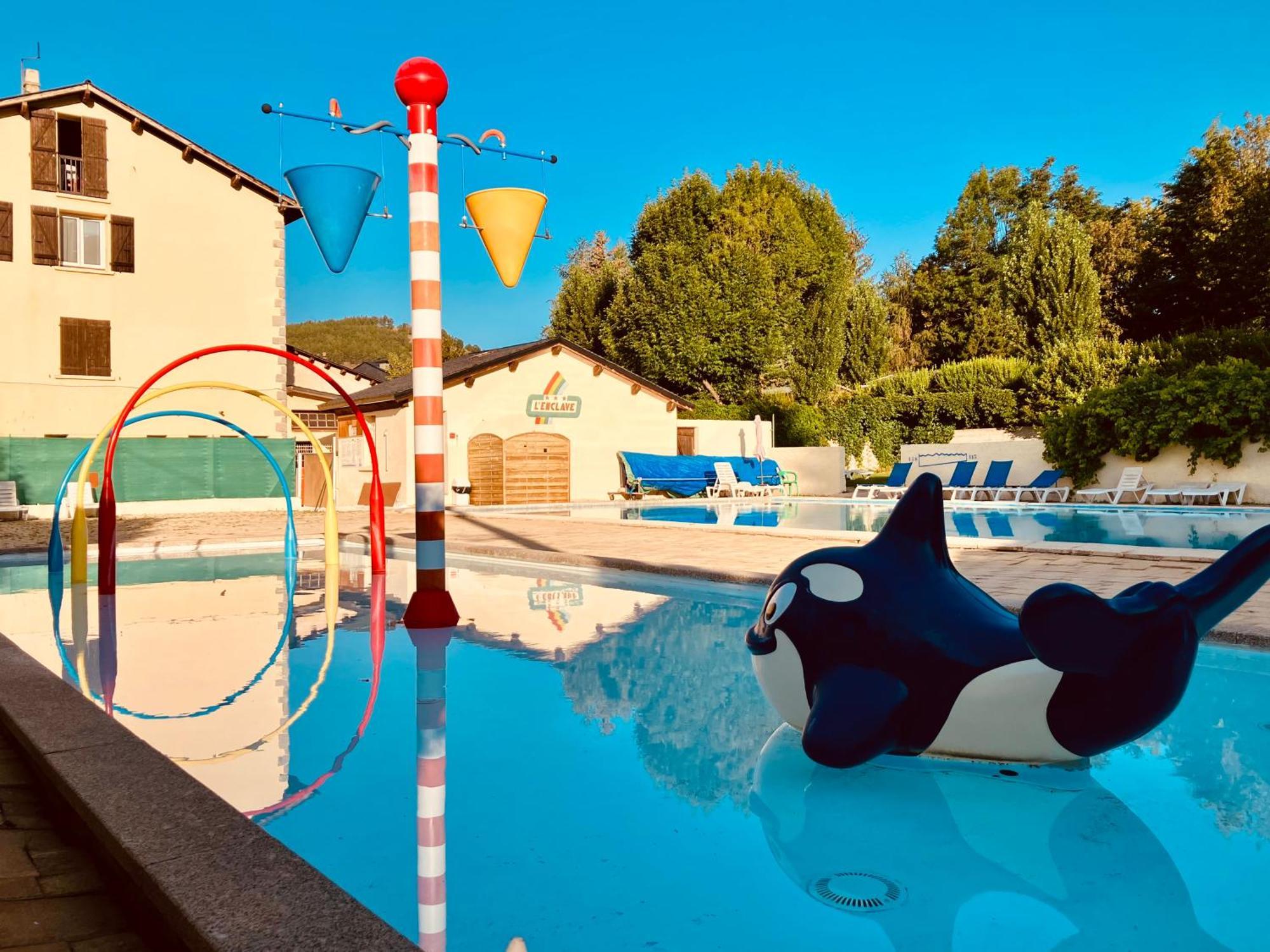 Camping L'Enclave Mobil-Home Estavar Bagian luar foto