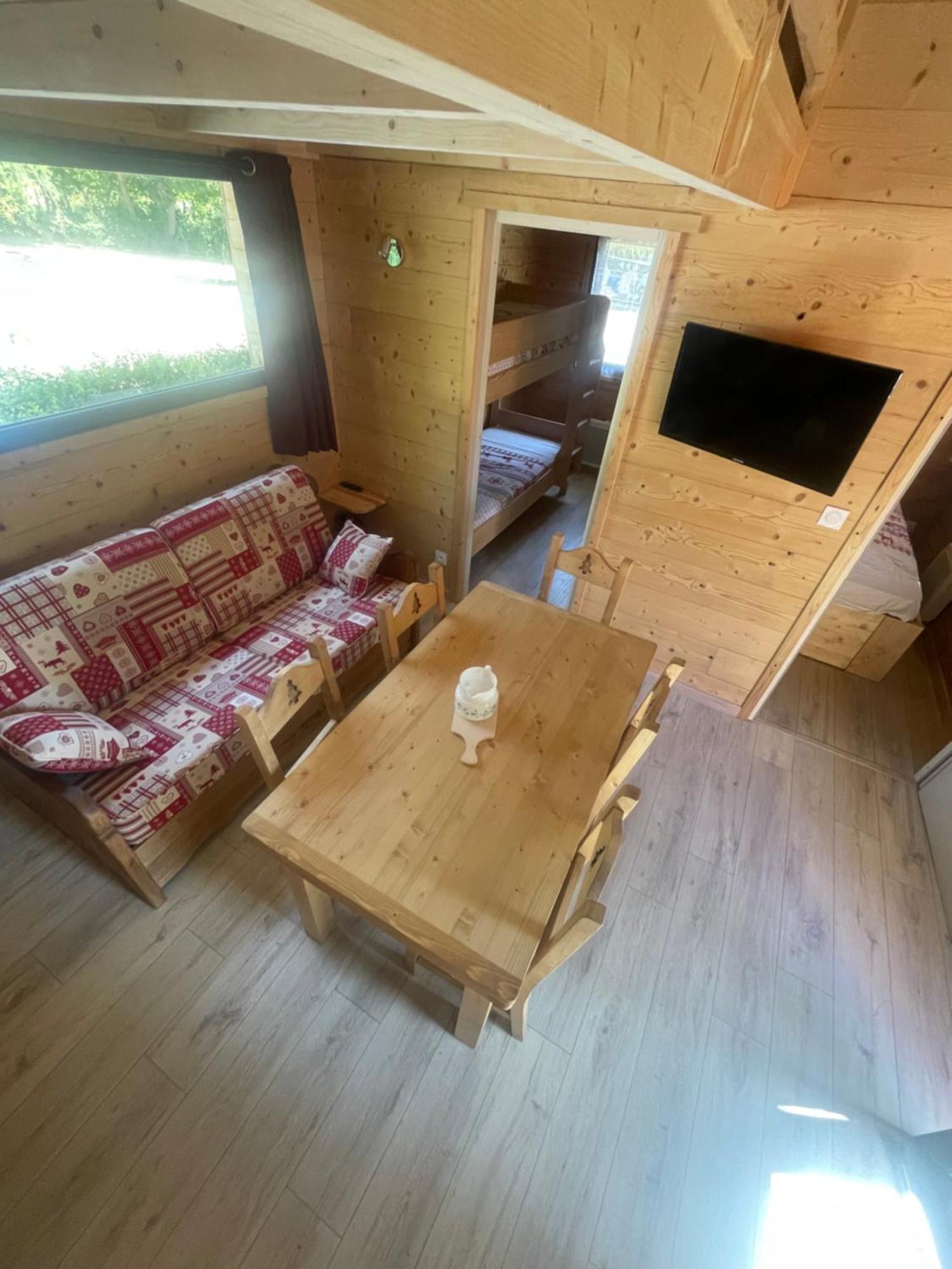 Camping L'Enclave Mobil-Home Estavar Bagian luar foto