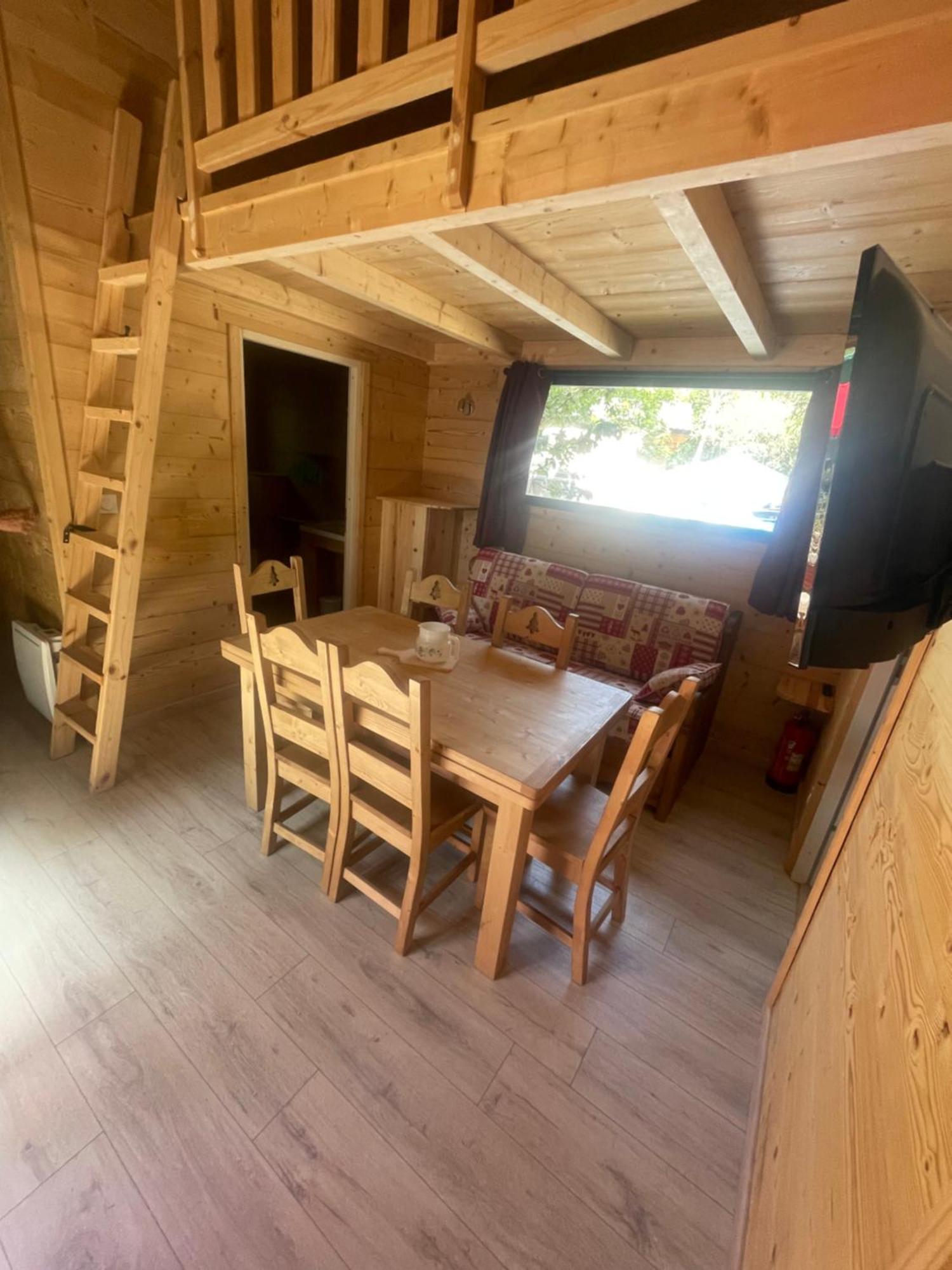 Camping L'Enclave Mobil-Home Estavar Bagian luar foto