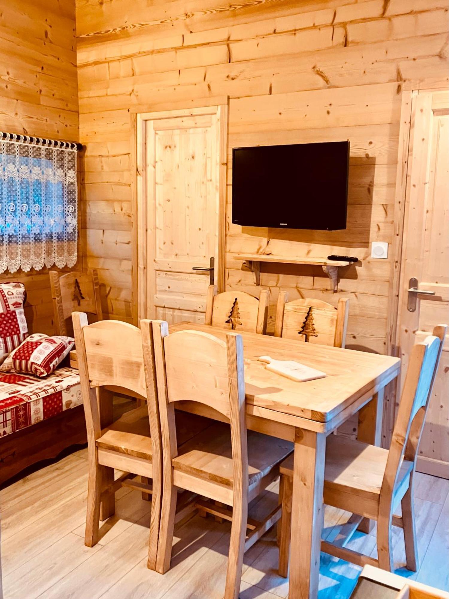 Camping L'Enclave Mobil-Home Estavar Bagian luar foto