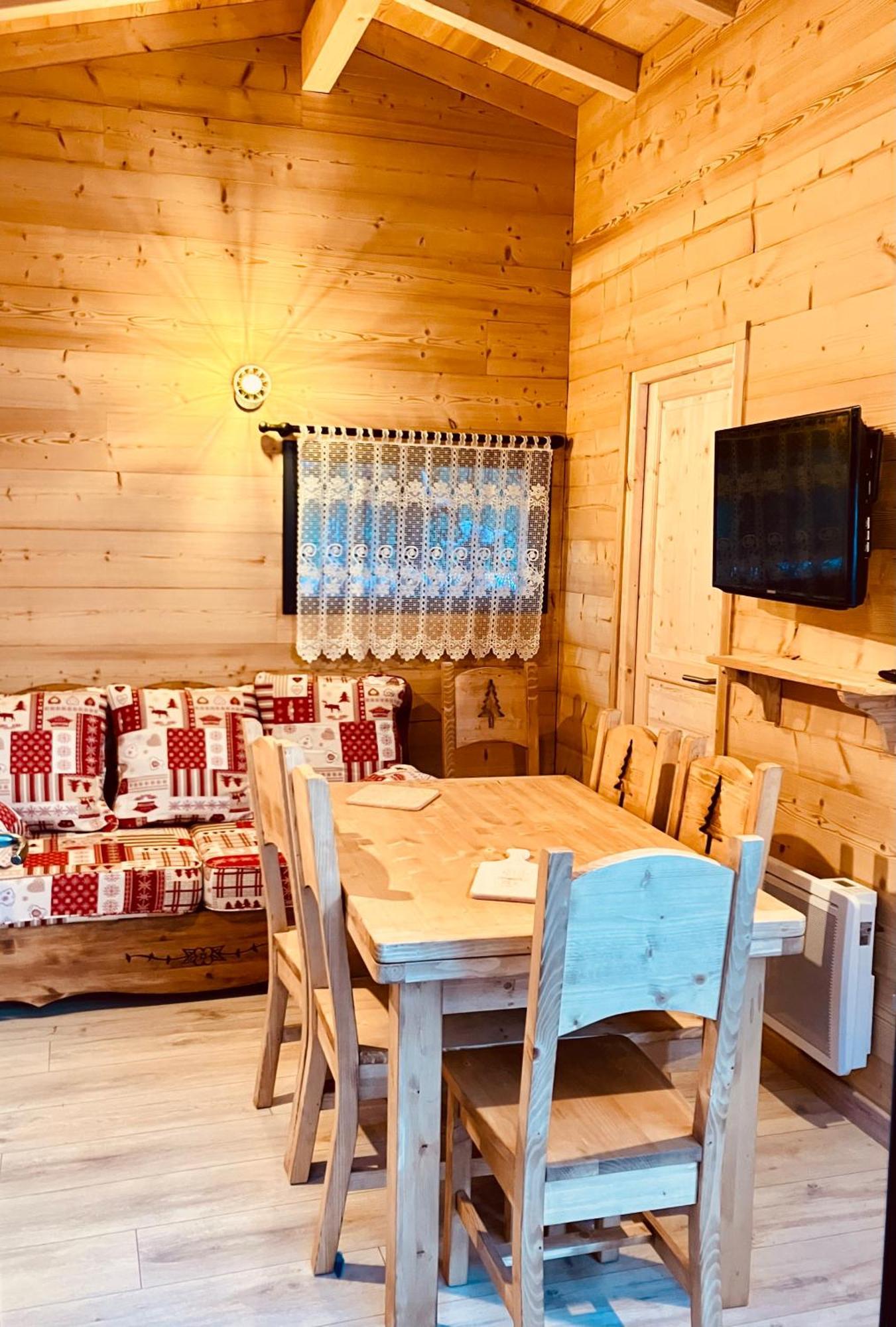 Camping L'Enclave Mobil-Home Estavar Bagian luar foto